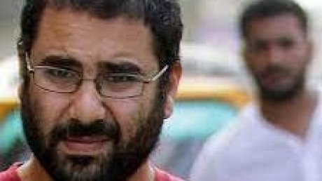 الناشط الحقوقي المصري علاء عبد الفتاح يصعد إضرابه عن الطعام ويطالب بالإفراج عن معتقلين آخرين