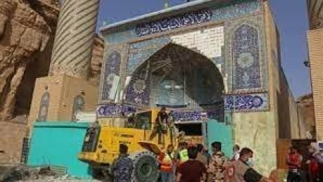 انتشال 7 جثث من تحت الأنقاض بعد انهيار تربة على مزار شيعي في العراق