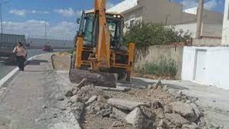 مواطنون تعمدوا احداث ” فتحات” بالطريق السريعة سكرة -المطار والمصالح المعنية نبهت على المخالفين