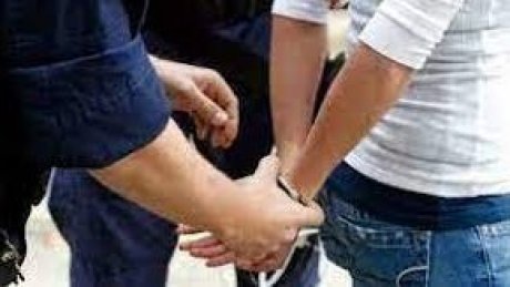 منحرف يقتحم شركة اتصالات بسكين يُهدد الموظفين ويسطو على مبلغ هام في قفصة