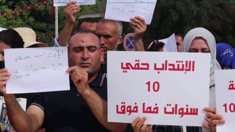 خريجو الجامعات المعطلين عن العمل ممن طالت بطالتهم يطالبون بمقابلة رئيس الجمهورية ويدعون إلى وقفة احتجاجية