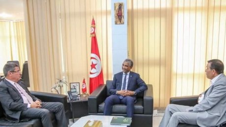 وزير الشباب والرياضة يستقبل رئيس النادي الأولمبي للنقل السيد لطفي الخميري