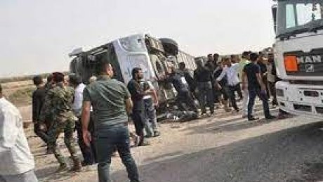 مقتل 11 زائرا إيرانيا وسائقهم بحادث سير في العراق