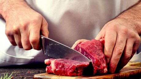 رئيس الغرفة الوطنية للقصابين: سعر كلغ اللحم سيصل 40 دينارا ويباع حاليا في المساحات التجارية 51 دينارا