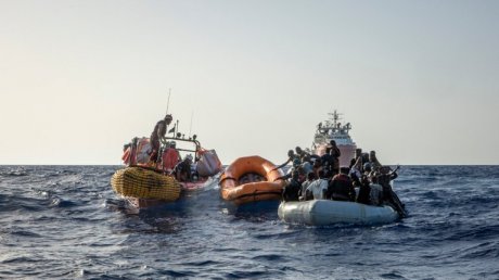 إنقاذ 110 مهاجرين من الغرق وإحباط أربع عمليات هجرة غير نظامية