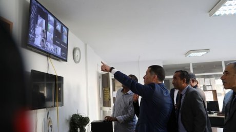 بمناسبة العودة المدرسية والجامعية وزير النّقل يعاين ظروف التنقّل للمواطنين خاصّة منهم التلاميذ والطّلبة