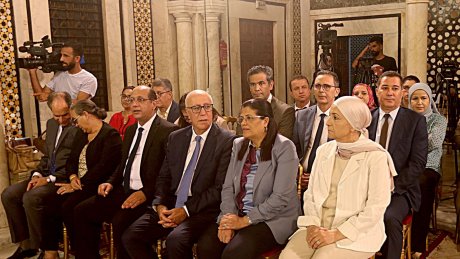 الأمين العام لمحافظ البنك المركزي "ما تزيدش في نسبة الفائدة وتوكللنا الزيادة"
