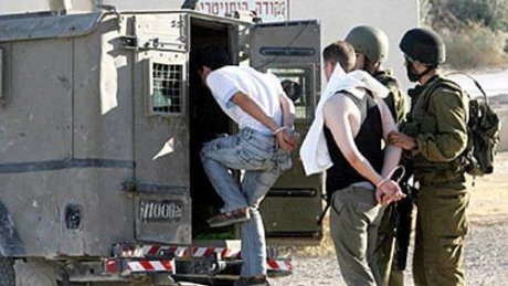 قوات الاحتلال الصهيوني تعتقل 5 فلسطينيين