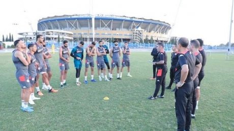 إلتحاق خمسة لاعبين بمقر تربص المنتخب الوطني لكرة القدم