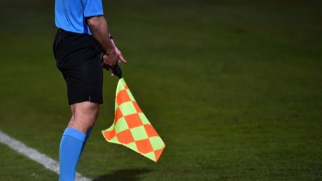 طاقم تحكيم فرنسي لمباراة تونس ضد جزر القمر