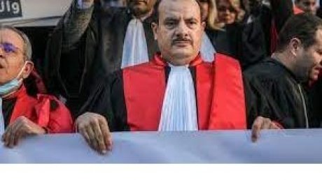 جمعية القضاة تندد بقرار المجلس الأعلى للقضاء المؤقت رفع الحصانة عن رئيسها أنس الحمادي