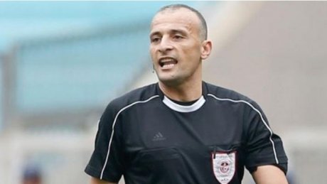 الحكم كريم الخميري يدير مباراة أمل حمام سوسة والنجم الساحلي