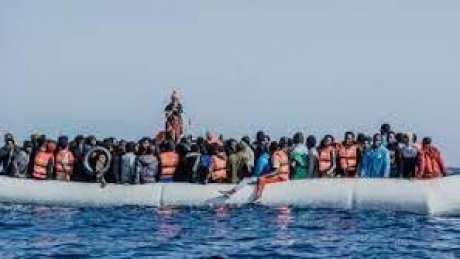 مأساة جديدة لطفلين احترقا في قارب متجه نحو إيطاليا