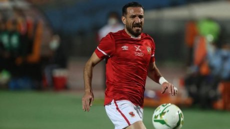 علي معلول بطل السوبر المصري مع فريقه الأهلي