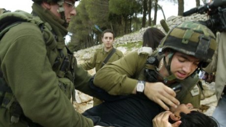 قوات الاحتلال الصهيوني تعتقل 3 فلسطينيين