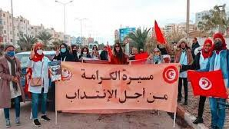 المعلمون النواب يواصلون مقاطعتهم للدروس ويعمدون الى غلق المندوبية الجهوية للتربية صفاقس1 في حركة تصعيدية