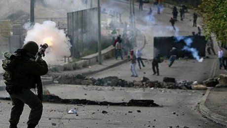 اصابة شاب فلسطيني برصاص قوات الاحتلال على مدخل قرية النبي صالح