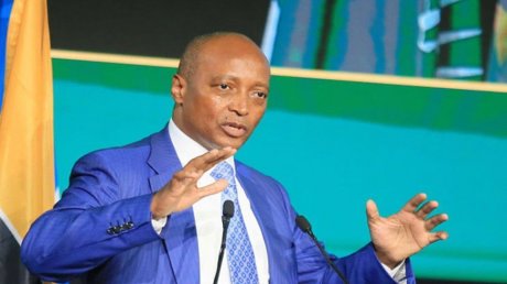 رئيس الكاف يزور مقر إقامة المنتخب التونسي في الدوحة لتشجيع اللاعبين