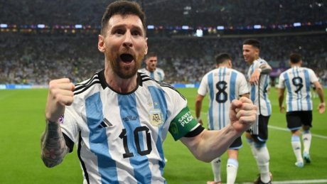 ميسي يستفيق ويُنقذ الأرجنتين من الخروج المبكر من المونديال
