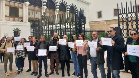 وقفة احتجاجية واعتصام مفتوح للمكلفين بالإعلام بالوزارات