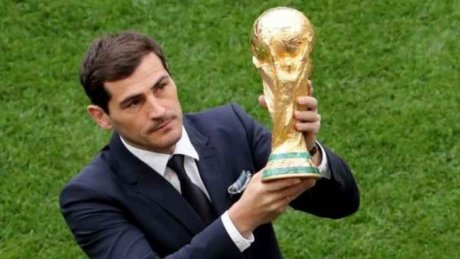 اختيار كاسياس لحمل كأس العالم قبل انطلاق النهائي