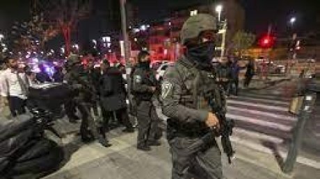 شرطة الاحتلال الغاشم تعلن اعتقال 42 شخصا بعد إطلاق النار أمام الكنيس في القدس