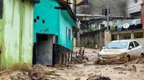 ارتفاع حصيلة فيضانات البرازيل إلى 40 قتيلاً ولولا يتفقد المناطق المنكوبة