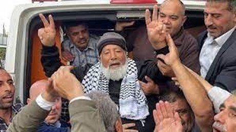 دولة الاحتلال تفرج عن أكبر معتقل فلسطيني في سجونها بعد قضاء محكوميته