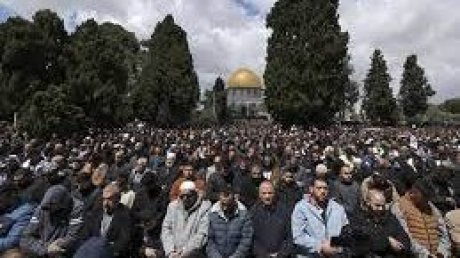 نحو 250 ألف مصلّي أدوا الصلاة في الأقصى في الجمعة الثانية من رمضان