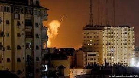 إسرائيل تضرب لبنان وغزة ردا على إطلاق صواريخ عليها