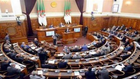 مشروع قانون جديد في الجزائر يشدّد المراقبة على وسائل الإعلام