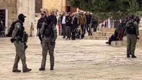 الاحتلال يفرض قيودا مشددة في القدس القديمة و788 مستوطنا يقتحمون الأقصى