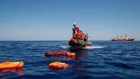 انتشال جثث عشرة مهاجرين من أفريقيا جنوب الصحراء بعد غرق قاربهم قبالة السواحل التونسية