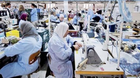 عمال مجمع مقرين للخياطة بدون أجور في رمضان والهياكل النقابية تطالب بتسوية شاملة