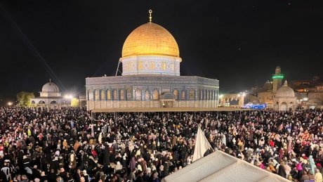 زحف غير مسبوق للأقصى لإحياء ليلة القدر رغم القيود الإسرائيلية