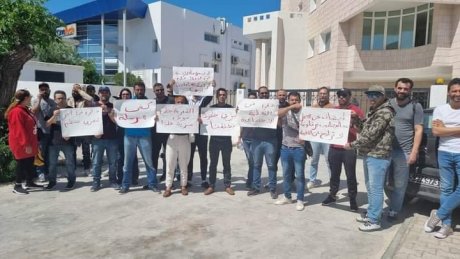 تجمع تضامني في قناة التاسعة احتجاجا على الظلم والتعسف