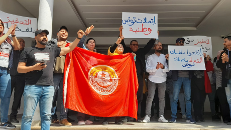 في تجمع احتجاجي: نقابات وأعوان اتصالات تونس يرفضون التفرقة