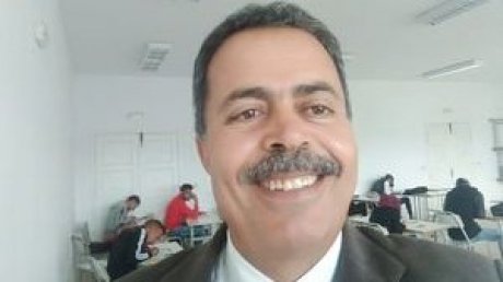 انتهت امتحانات اليوم الاول من البكالوريا ويواصل الاستاذ النقابي خليفة بن عمارة دروسه المجانية للتلاميذ في هذه الولاية