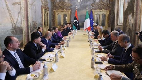 ليبيا وايطاليا توقعان مذكرات تفاهم حول النفط والغاز والاستثمار والربط الكهربائي والكابل البحري ومعالجة المياه والهجرة