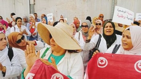 مدرسو التربية الإجتماعية ينفذون وقفة إحتجاجية أمام وزارة الشؤون الإجتماعية