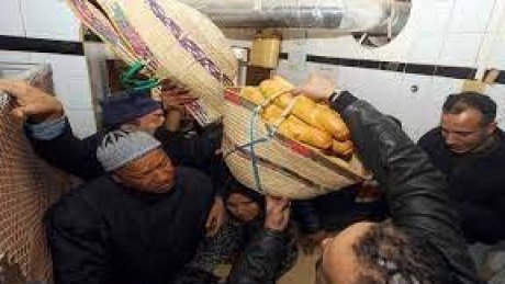 في القصرين فقدان مادتي السميد والخبز والاتحاد الجهوي للشغل يطالب وزارة التجارة بالتوضيح
