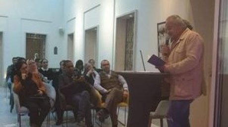 بالشراكة بين مهرجان سيدي بوسعيد و مؤسسة نقوش عربية : الشاعر معز ماجد يدير سلسلة "ش" لنشر الشعر و ترجمته