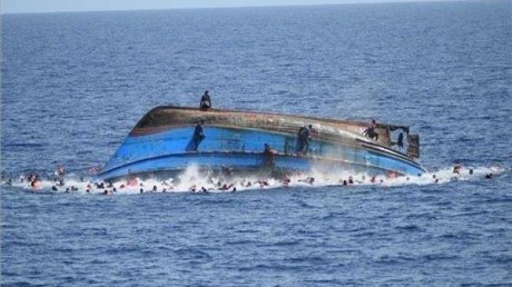 مقتل41 شخص في غرق سفينة مهاجرين قبالة جزيرة لامبيدوزا الإيطالية