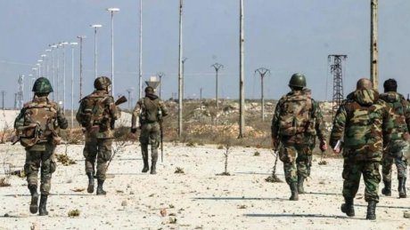 مقتل 23 جنديا في هجوم لداعش على حافلة عسكرية في شرق سوريا