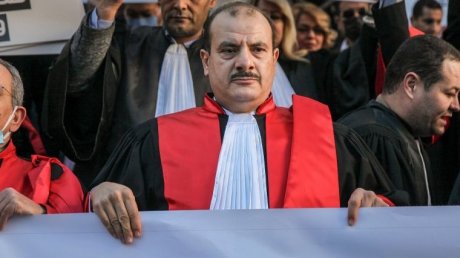 جمعيات ومنظّمات تطالب بوقف التتبّعات الكيدية ضدّ رئيس جمعية القضاة التونسيين
