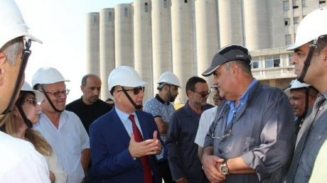 وزير الفلاحة يؤدّي زيارة تفقد الى الميناء التّجاري برادس
