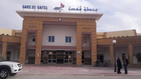 القصر –قفصة عمال وأعوان سكك الحديد ينفذون وقفة احتجاجية