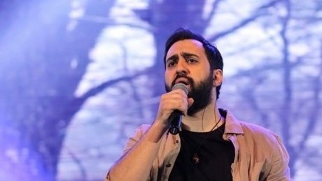 القضاء الإيراني يتخذ اجراء قانونيا بحق مغنّي نشر أغنية معادية لإلزامية الحجاب