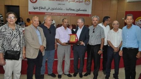 تكريم ثلة من نقابيي قطاع الفلاحة بمناسبة المؤتمر العادي للجامعة العامة