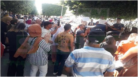 احتجاج الأساتذة النواب أمام وزارة التربية للمطالبة بحقهم في الانتداب وتسوية وضعياتهم